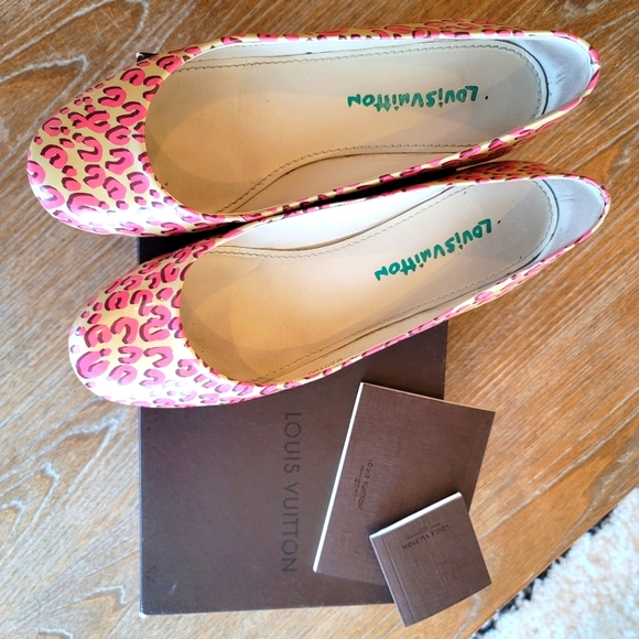 Louis Vuitton Flats SOLD - Picture 2 of 10